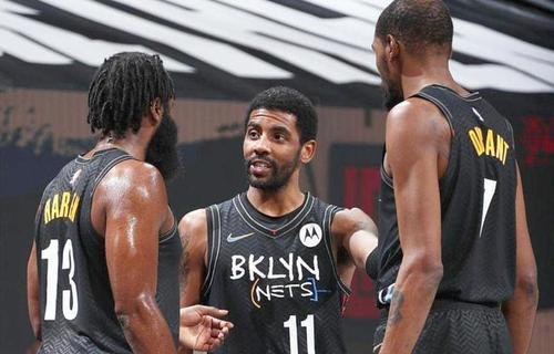 队记：斯玛特因背部伤势，将缺席今天对阵独行侠的比赛