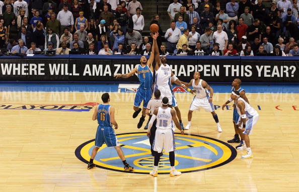 足球国足训练课发生小插曲，球员被逗笑