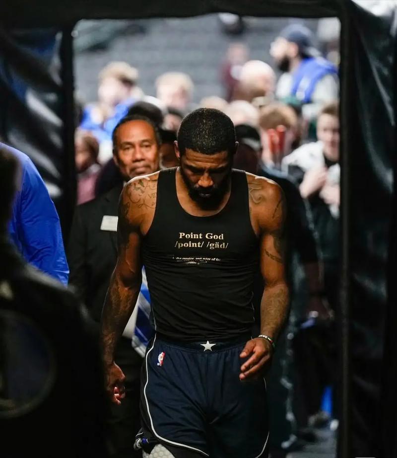 王伟：亚泰中期想引进更好的球员，但这些球员不愿冒巨大风险