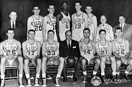 东契奇调侃里夫斯：他打得像是顶级球星，这是我最后一次夸他