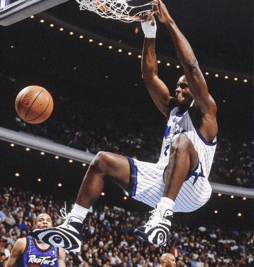 纳格尔斯曼与女友参加马拉松节目，呼吁为慈善活动捐款