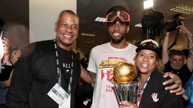 阿尔巴达成迈阿密百场里程碑，获赠纪念球衣+全队合影庆祝