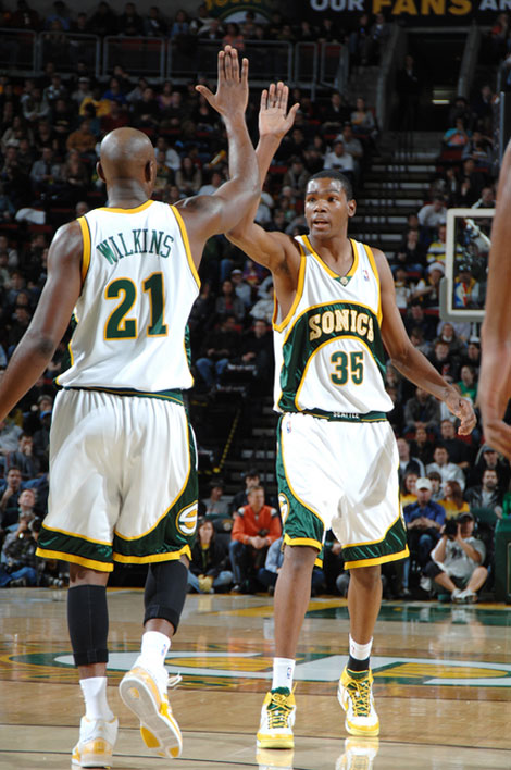 罗体：罗马尼奥利和贡多齐对裁判不满，但不会被停赛最多罚款