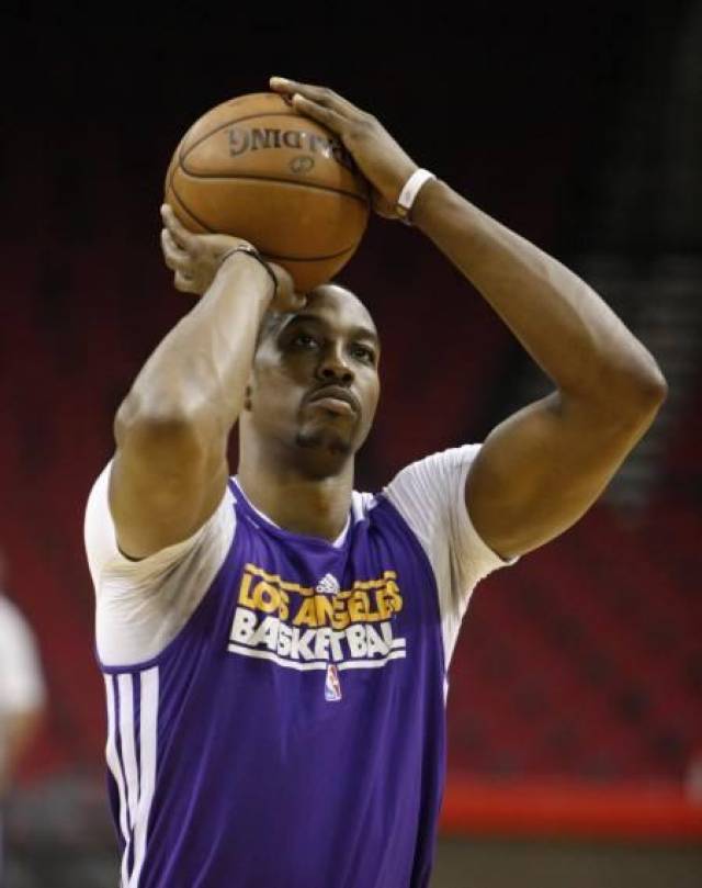 山东队双塔统治篮下