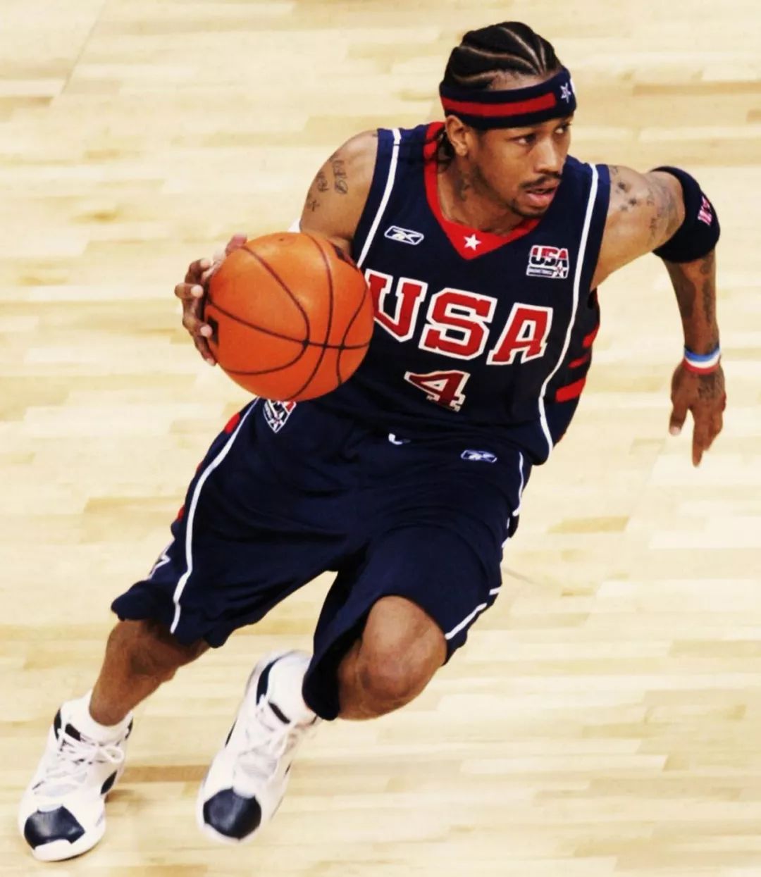 有惊无险，小麦和孔蒂所乘飞机警告灯误报导致飞机迫降