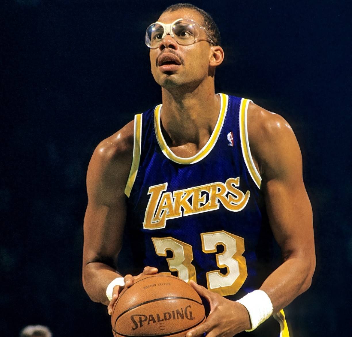 阿根廷与安哥拉的友谊赛，梅西和劳塔罗账户助攻破门