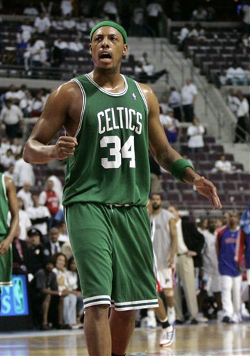 斯帕伊奇庆祝足协杯夺冠：为奖杯感到自豪，更为球队感到骄傲