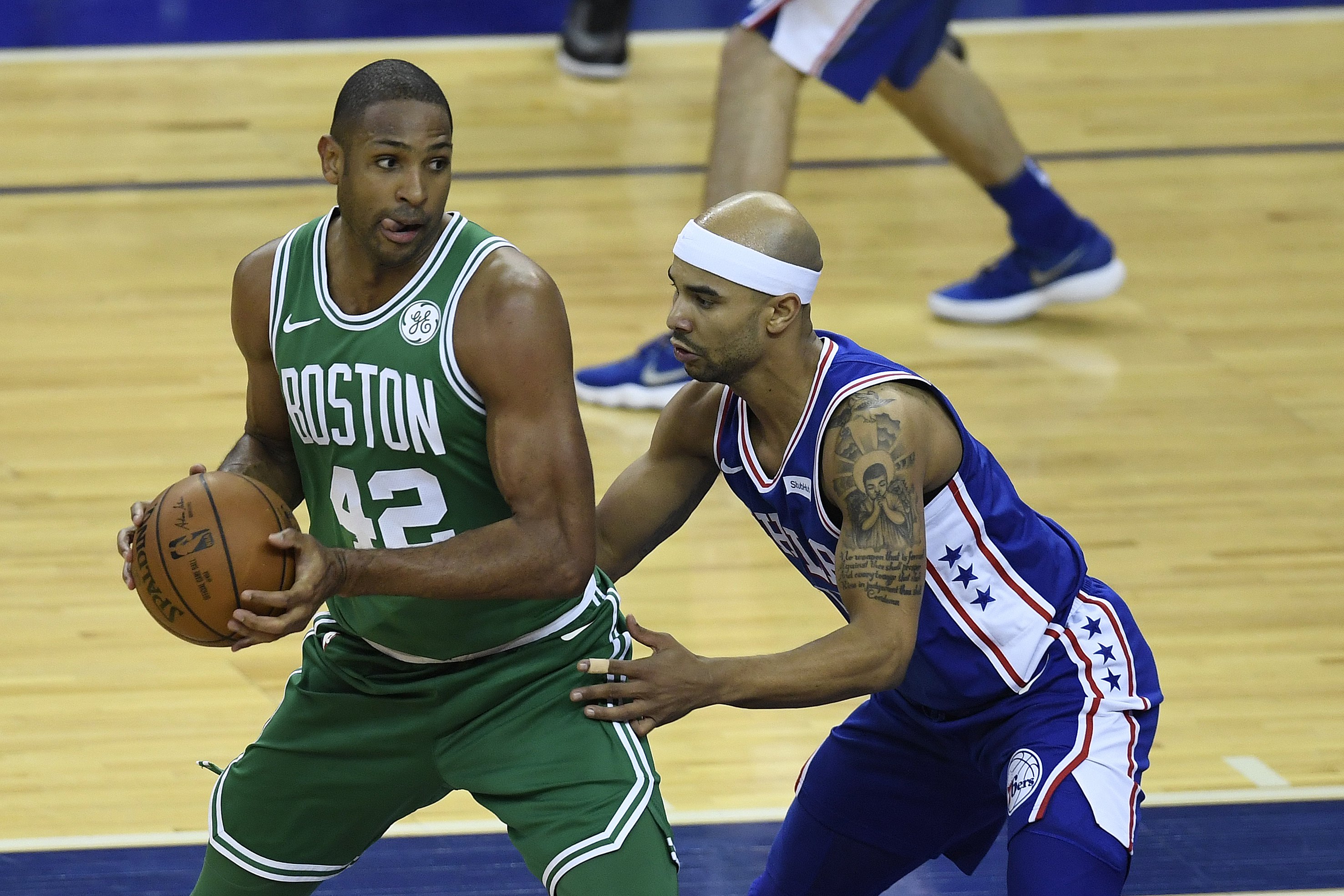 哈登生涯3次单场10+三分，与拉文和JR并列历史第四位